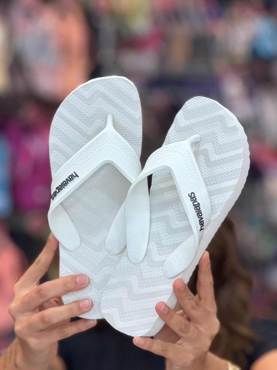Havaianas Track Waves