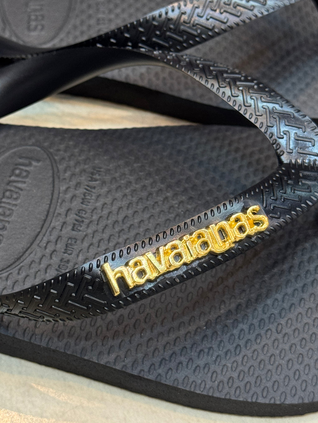 Havaianas Top + Plaquinha Dourado