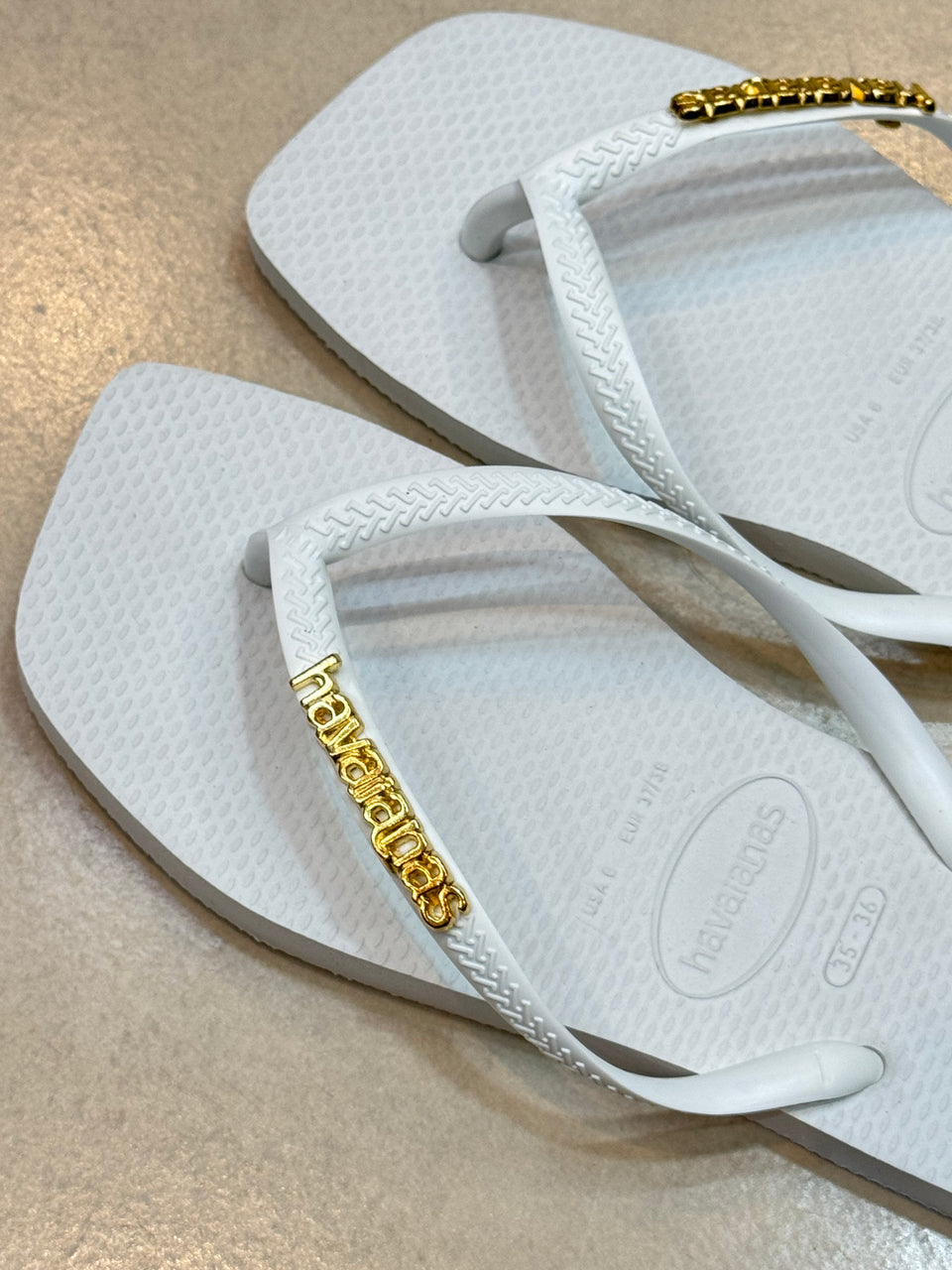 Havaianas Square + Plaquinha Dourado