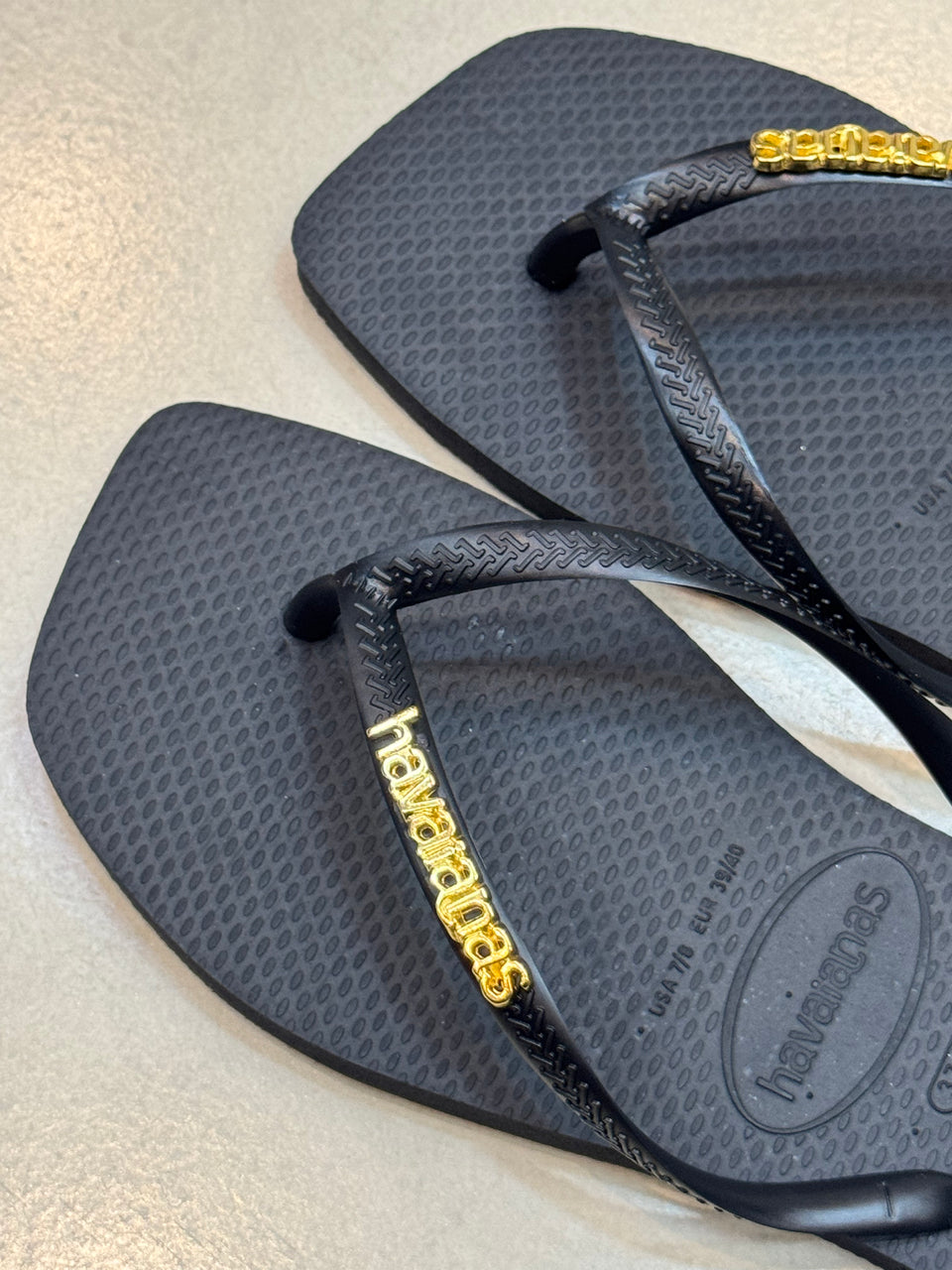 Havaianas Square + Plaquinha Dourado