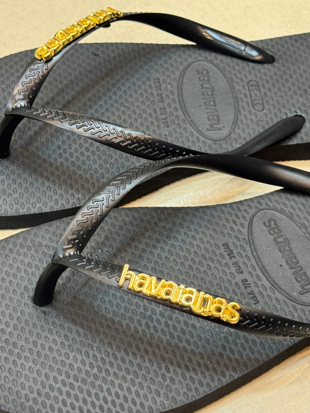 Havaianas Square + Plaquinha Dourado