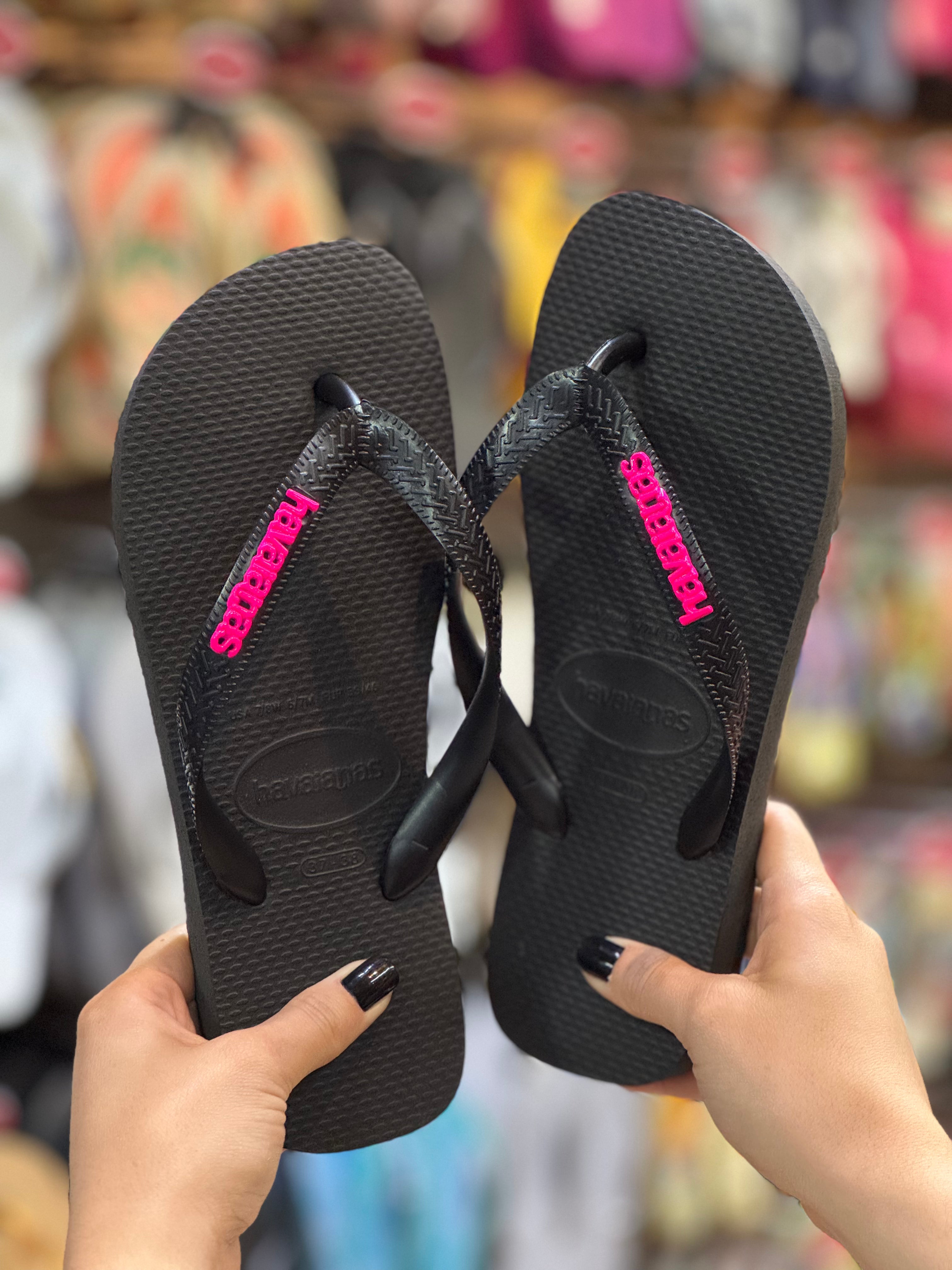 Havaianas Top Preta + Plaquinha Pink